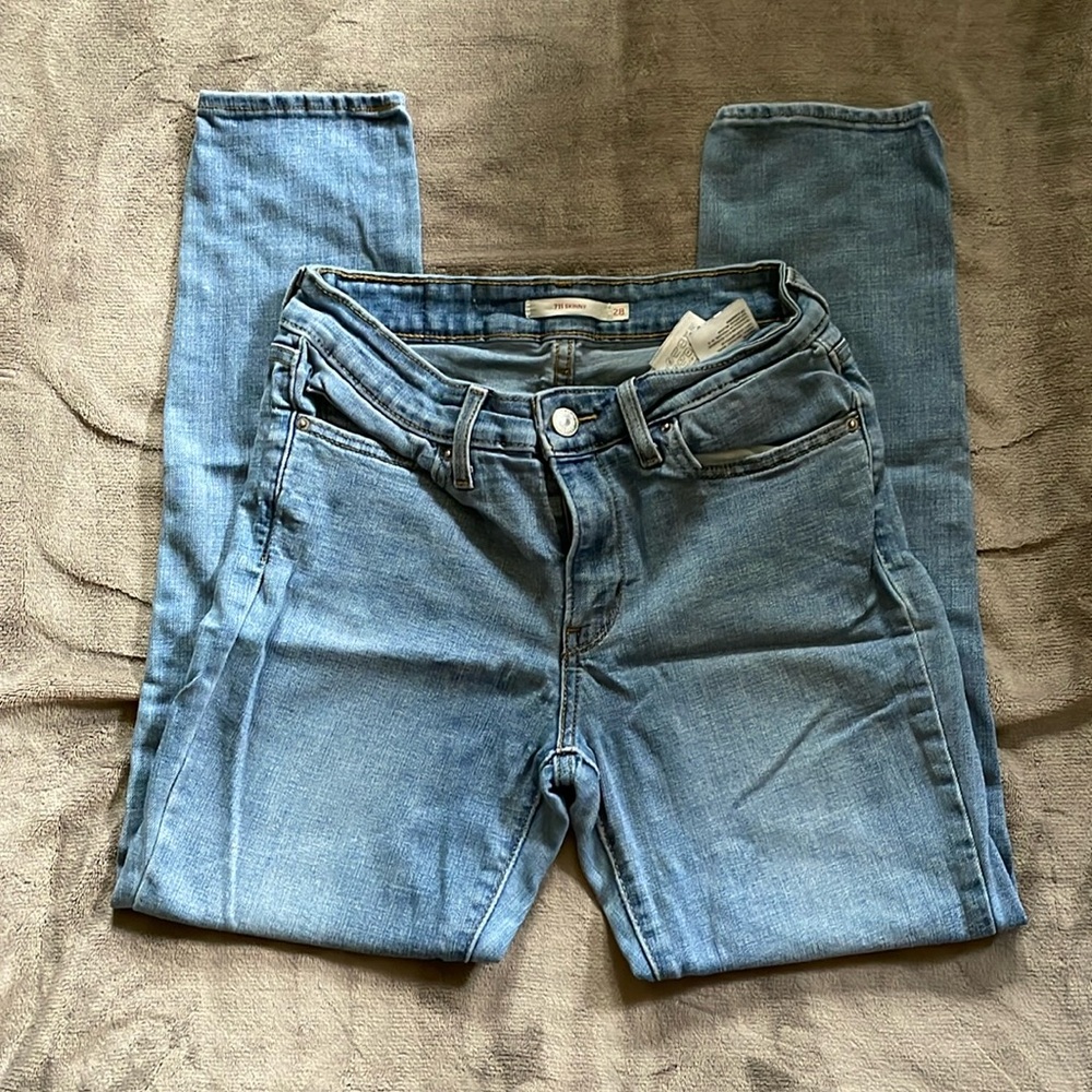 Levi’s 711 Skinny jeans 28/28